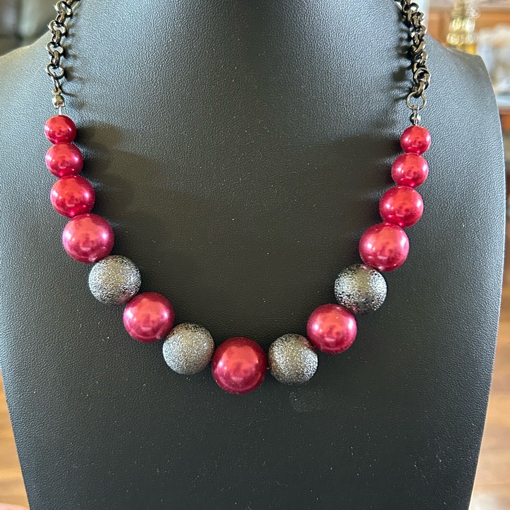 Red and gunmetal set